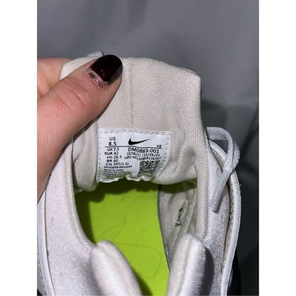 Nike Air neutral white, tan, and black sneakers | Sz 8.5 - Picture 6 of 6